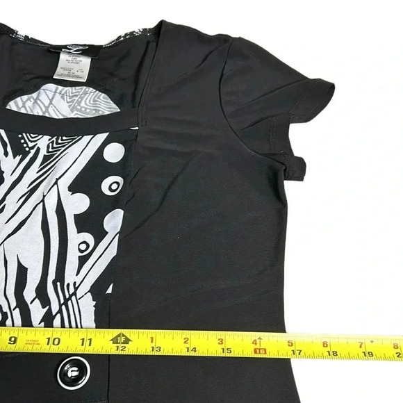 Y2K Libra ,vtg top . 
Women Medium.Black,white,abstract, embellished,square neck - Picture 14 of 15